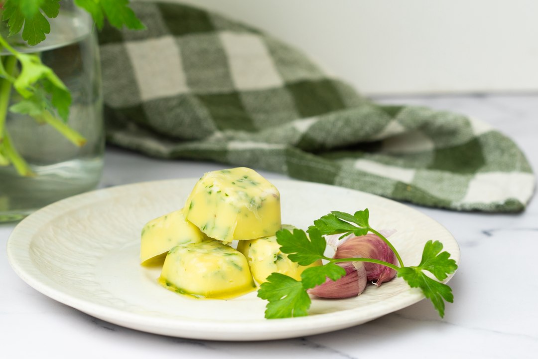 Cubitos de hielo de ajo y perejil