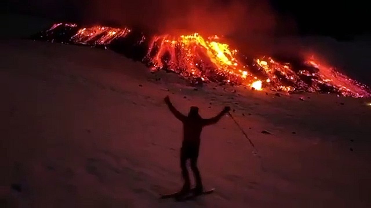 Turistlere Etna Yanardağı çağrısı: Gelmeyin!