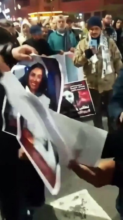Marrakech sous tension : des manifestants brûlent des photos de la ministre israélienne Miri Regev
