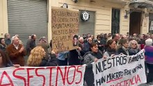 Decenas de personas piden la dimisión de Mazón en Valencia por la gestión de la DANA