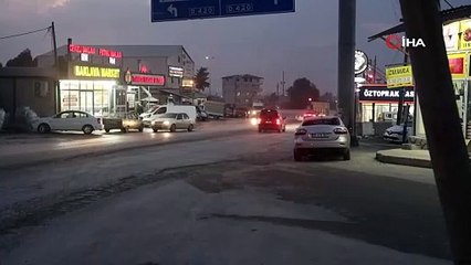 Kamyonun altında kalan motosikletli ezilerek can verdi o anlar kamerada