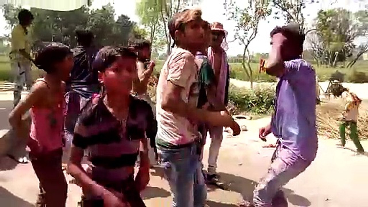 Holi me jabardast masti gaon me