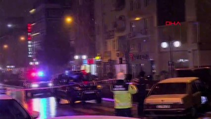 Kaza yapıp polis aracına alınan alkollü sürücü, tabancasıyla kendisini öldürmeye kalkıştı