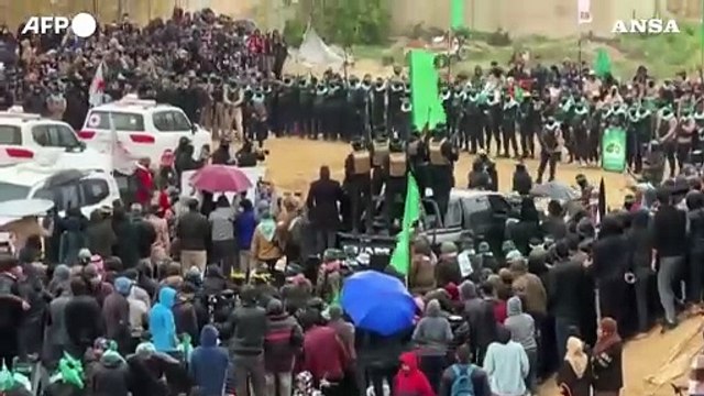 Hamas consegna alla Croce Rossa le salme di quattro ostaggi