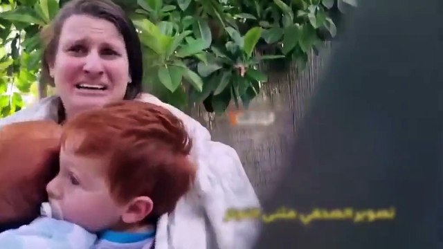 Israele, il momento del rapimento di Shiri Bibas e dei suoi bambini - Video