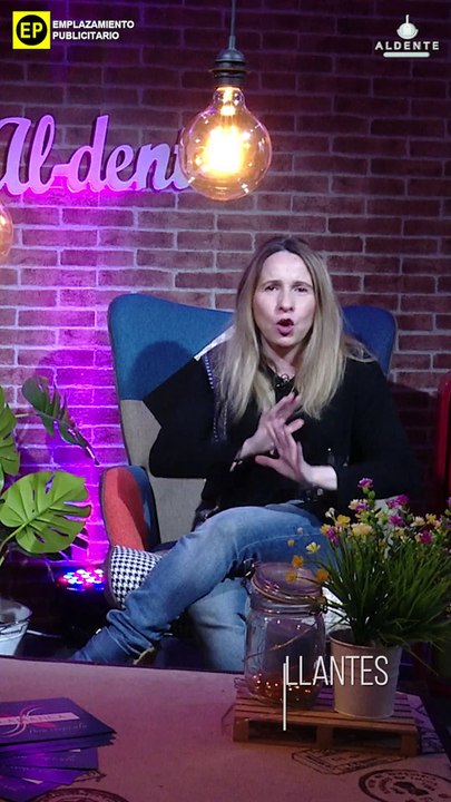 ANA PRESENTANDO LOS VINOS, LICORES Y PRODUCTOS SELECTOS DE LA DISTRIBUIDORA MONTEFER EN EL PALACIO DE LOS LICORES