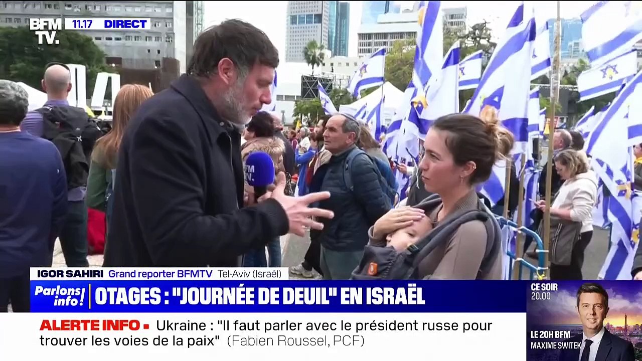"Je ne pouvais pas ne pas venir": Des Israéliens se rassemblent sur la place des otages à Tel-Aviv pour suivre l'arrivée des quatre cercueils restitués par le Hamas