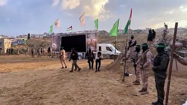 Exército israelense recebe corpos de quatro reféns entregues pelo Hamas