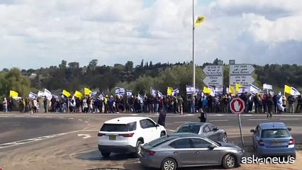 Il convoglio con le bare dei quattro ostaggi arriva a Tel Aviv