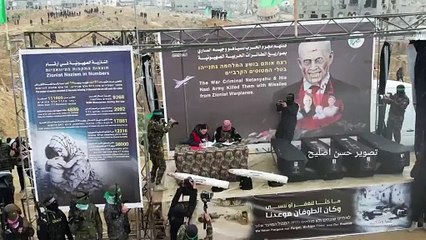 Imágenes aéreas de la entrega de cuerpos a la Cruz Roja