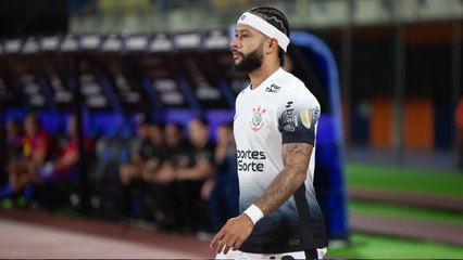 ¡Extraordinaria asistencia de Memphis Depay a Andre Carrillo que adelanta así a Corinthians en el marcador!