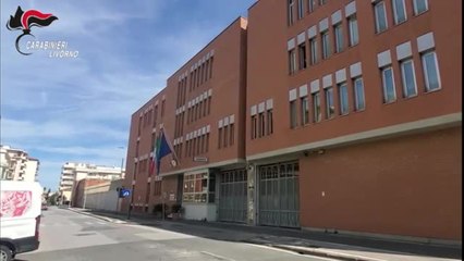 Livorno, ottantenne derubata al bancomat con il trucco delle banconote a terra