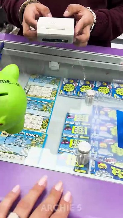 Gadgets and hacks are tested!  credit card on a ring, 3D hologram fan, sharpening knife with butter hack