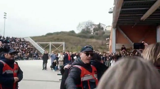 Brunori Sas: il bagno di folla per il ritorno a casa dopo Sanremo