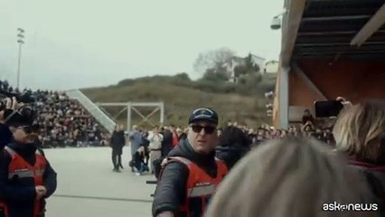 Bagno di folla per il ritorno a casa di Brunori Sas