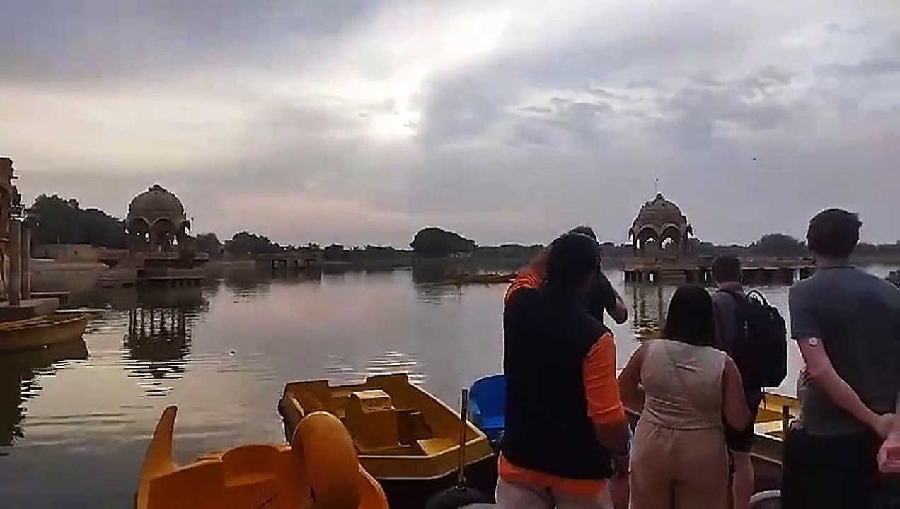Watch Video:  रात में 5.5 डिग्री गिरा पारा, दिन...