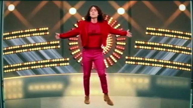 Hablamos con el productor y cantante argentino Alejo Stivel, quien regresa a la música con una canción en colaboración con Joaquín Sabina: 'Yo era un animal'