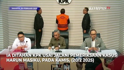 Senyum Hasto Pakai Rompi Tahanan KPK Sambil Kepalkan Tangan