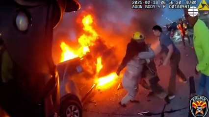 Un espectacular vídeo muestra como un policía americano salva a una mujer de un incendio en su coche