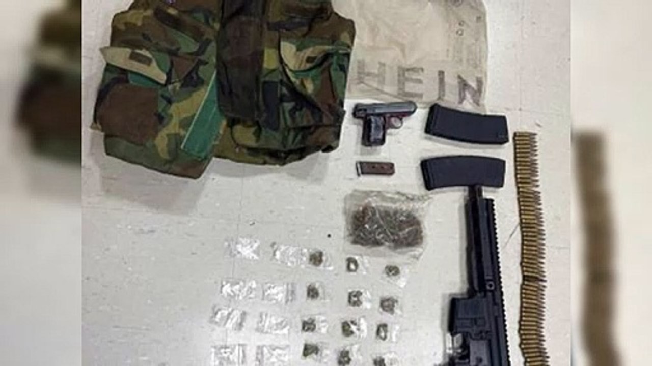 Armas y narcóticos incautados en Santiago