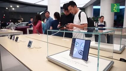 Huawei presenta el primer teléfono celular plegable en tres partes