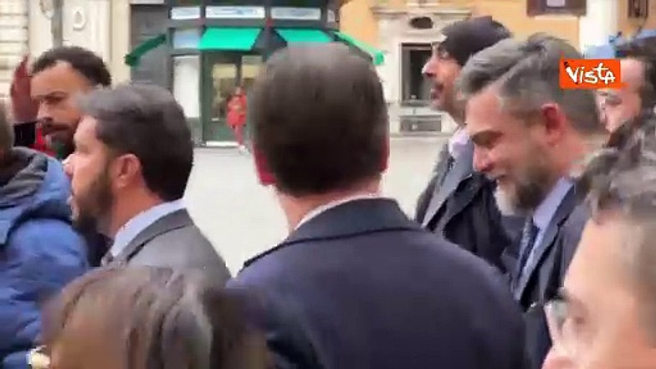 "Vengo dall'Honduras", la sostenitrice di Conte gli chiede un selfie a Montecitorio