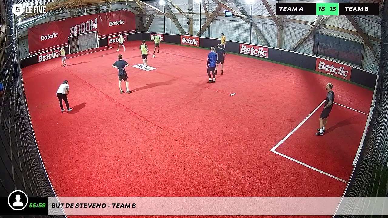 But de Steven D - Team B