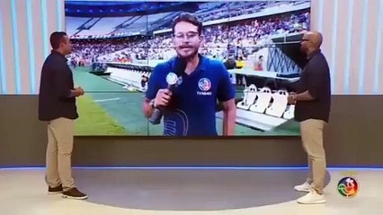 Repórter é surpreendido por mascote do Fortaleza com extintor de incêndio ao vivo