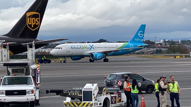 Avión de migrantes llega a Costa RIca