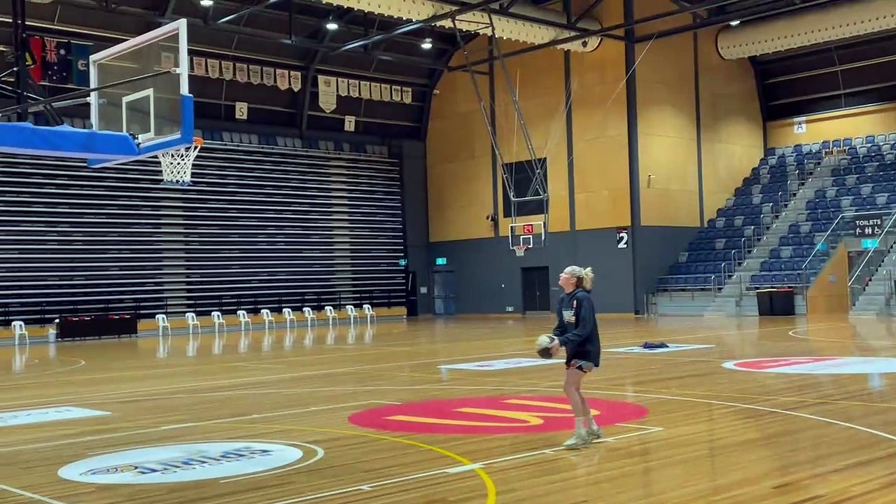 Sami Whitcomb training shootaround.