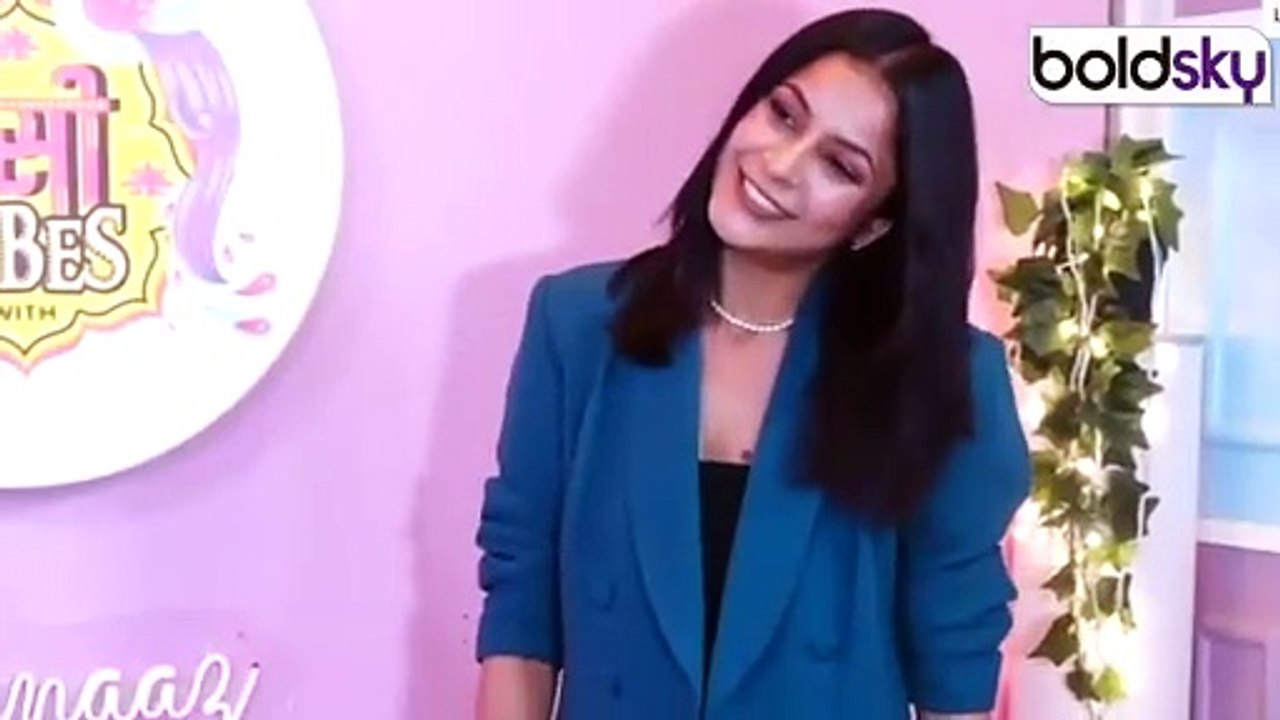 Shehnaaz Gill Swimsuit पर Zip खोलकर पहना Shorts, Fans ने किया जबरदस्त Troll | Boldsky