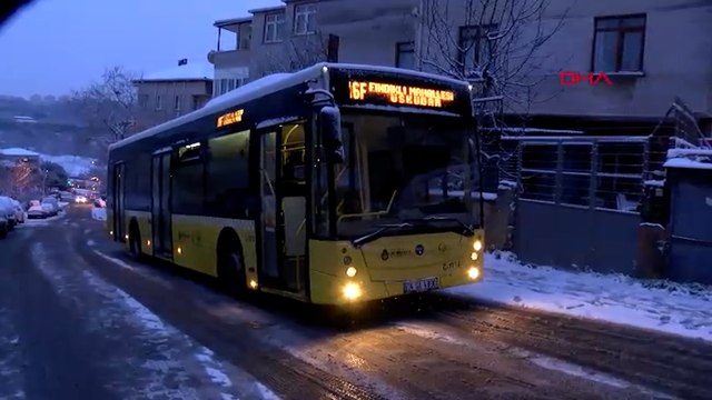 Kar yağışı etkisini arttırdı; İETT otobüsleri yolda kaldı