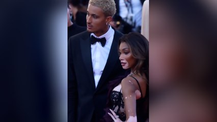 Kyle Kuzma celebra su compromiso con la famosa modelo Winnie Harlow con una canasta desde su campo