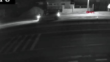 ‘Dur’ ihtarına uymayıp, otomobiliyle polise çarptı