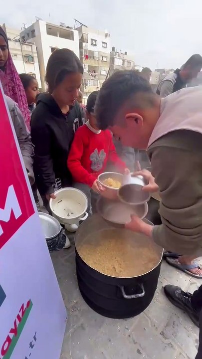 Gazze Sıcak Yemek Dağıtımı | Vuslat Derneği 2025