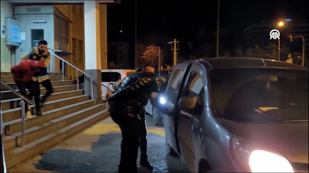 Kayseri'de cep telefonu ve kredi kartı çalan 3 zanlı yakalandı