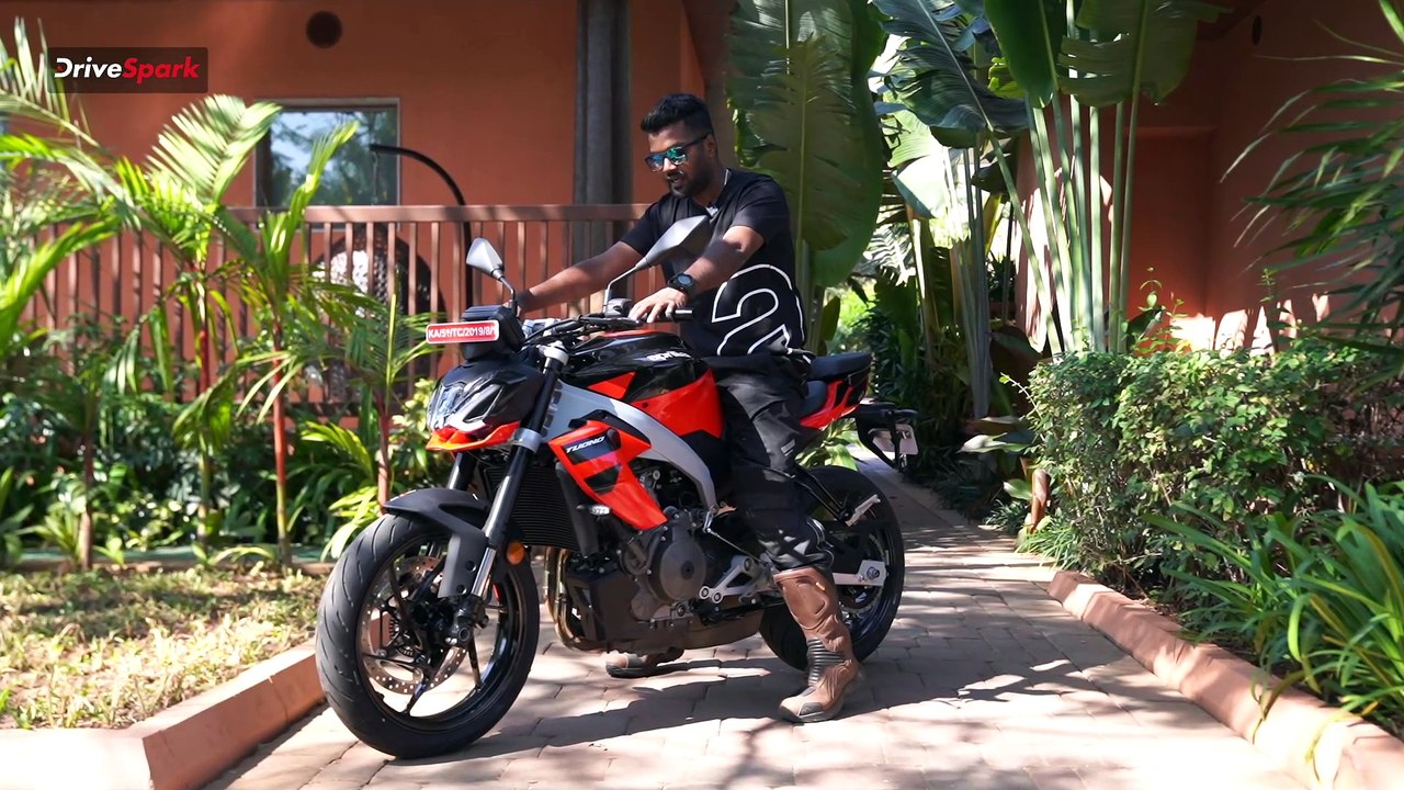 Aprilia Tuono 457 Detailed Review In Kannada | ಟ್ವಿನ್‌ ಸಿಲಿಂಡರ್‌ನಲ್ಲಿ ಬೆಣ್ಣೆಯಷ್ಟೇ ನಯವಾದ ಎಂಜಿನ್‌