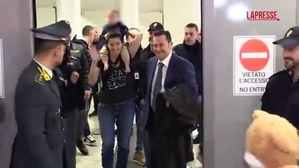 L'arrivo del piccolo Ethan all'aeroporto di Capodichino