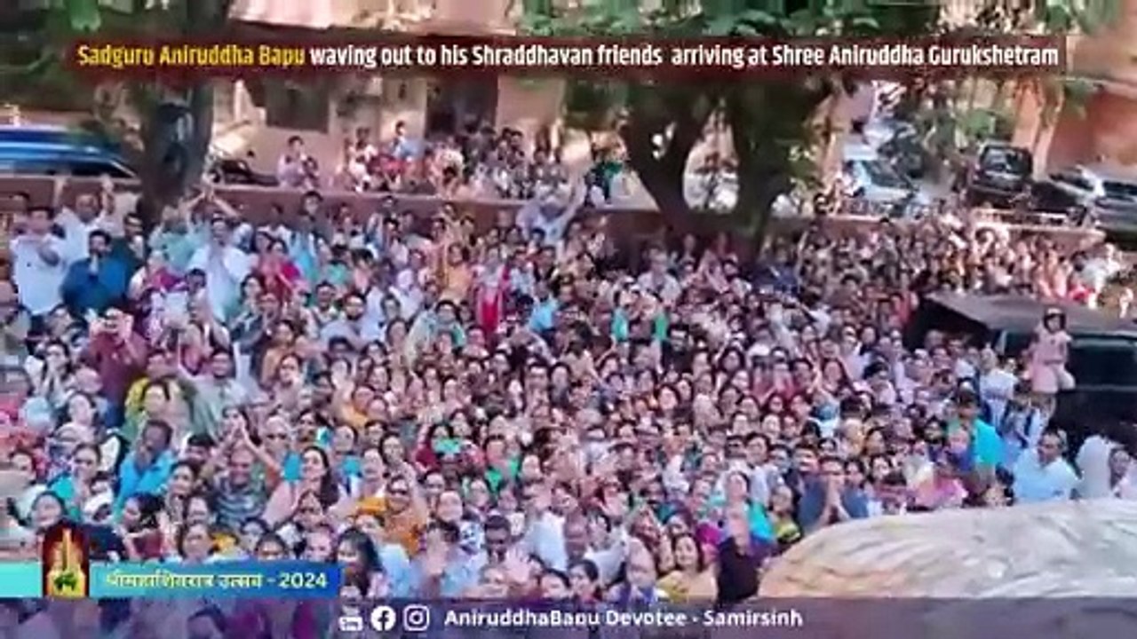 Sadguru Aniruddha Bapu waving out to Shraddhavan friends arriving at Shree Aniruddha Gurukshetram