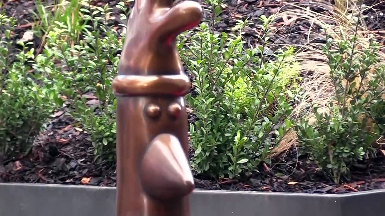 Wallace and Gromit creator Nick Park unveils Feathers McGraw statue in Preston