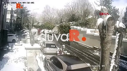 Sarıyer'de kayan cip önce 4 otomobile sonra yayaya çarptı