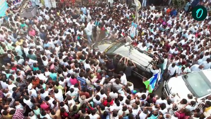 YS Jagan Mohan Reddy - ఐప్యాక్ లేదు, గ్రీన్ మ్యాట్ వాడలేదు. ఇది  గ్రౌండ్ రియాల్టీ | Oneindia Telugu