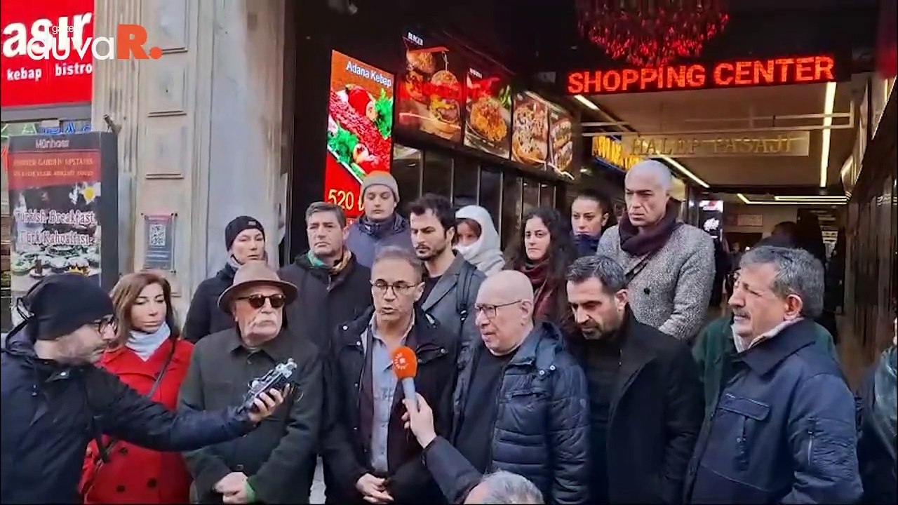 'Oy'una Geldik' ekibinin basın açıklamasına polis engeli