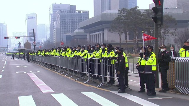 주말 도심 대통령 탄핵 찬반 집회... 교통 혼잡 / YTN