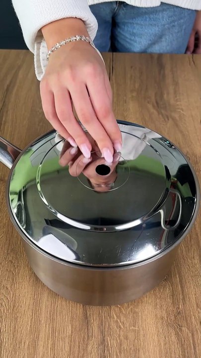 Fixing the pot lid like magic