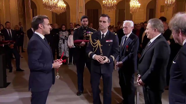 Michel Drucker a été fait « commandeur de la Légion d’honneur » dans une émouvante cérémonie