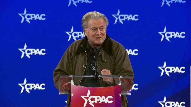 Ex-Trump-Berater Bannon zeigt offenbar Hitler-Gruß