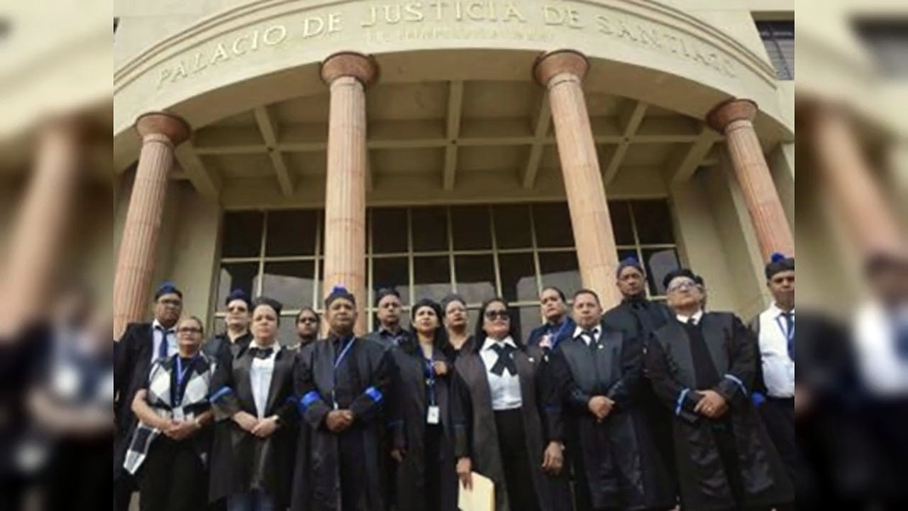 Los fiscales iniciaron paro en demanda de reivindicaciones