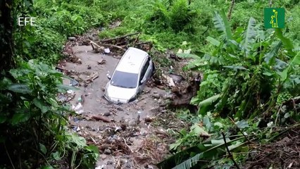 Suben a 27 los muertos por avalanchas y riadas en el oeste de Indonesia tras un nuevo alud.mp4