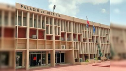 Profesor acusado de abuso sexual se presenta ante la fiscalía